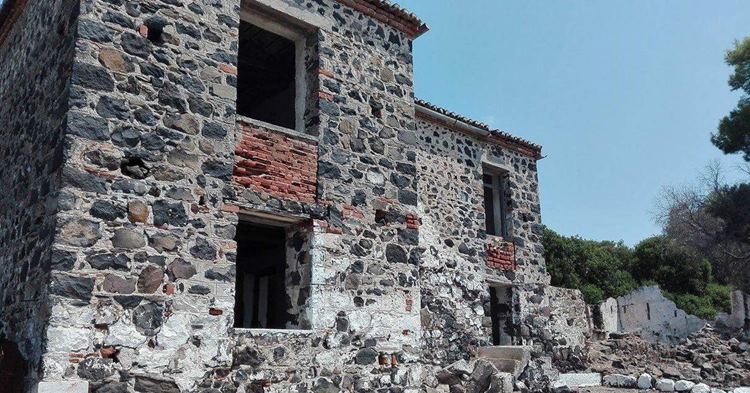 Lihadonisija kućice na vulkanskim ostrvima