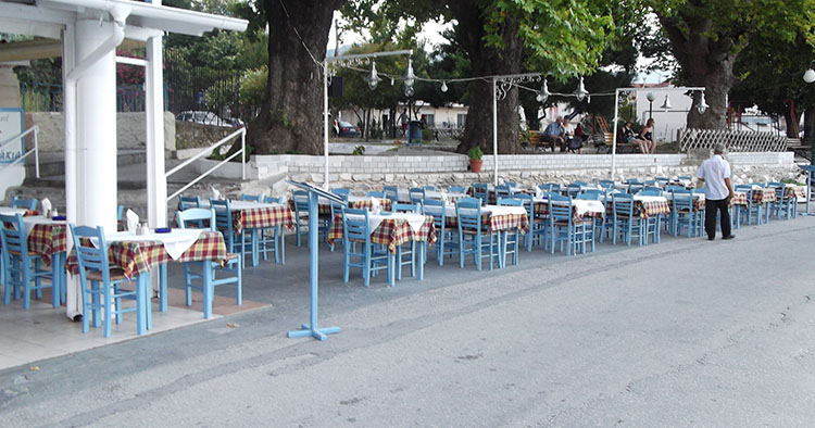 Limenas glavni grad i letovalište Tasosa - šetalište i taverne