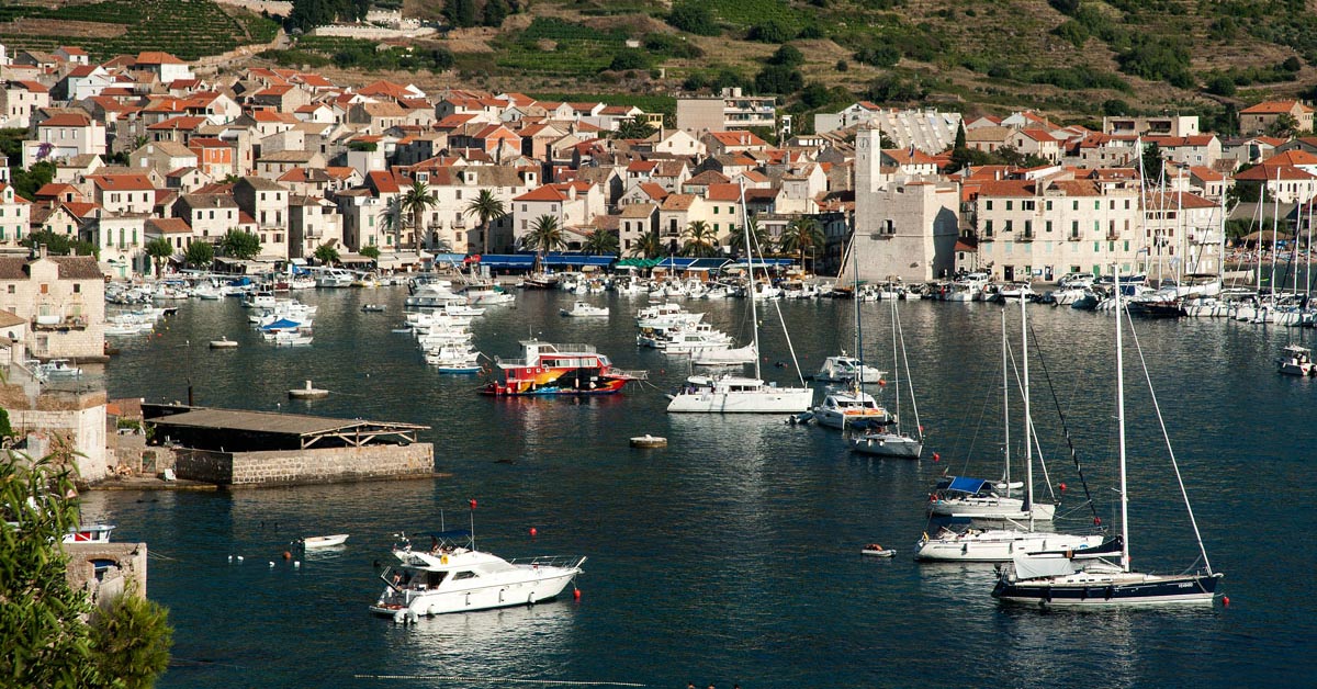 Ostrvo vis jahte jadransko more