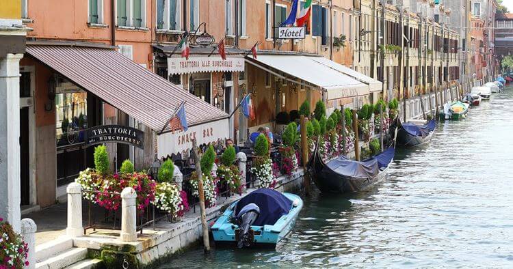 Venecija restorani kanali i gondole